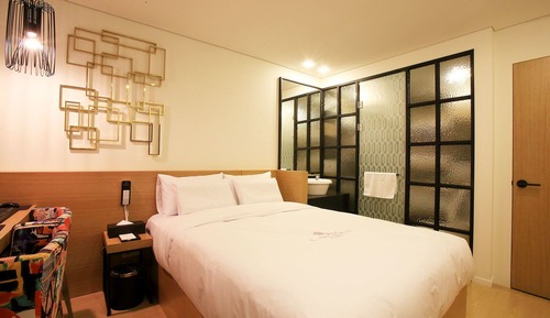 Room (Standard B (Early Check-In Netflix Av)