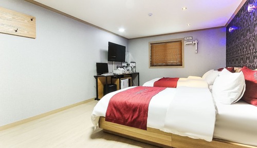 Room (Twin)