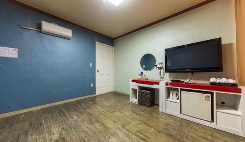 Room (Ondol room (up to 3 people))