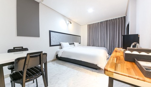 Room (Twin (Single and Single Bed Netflix A)
