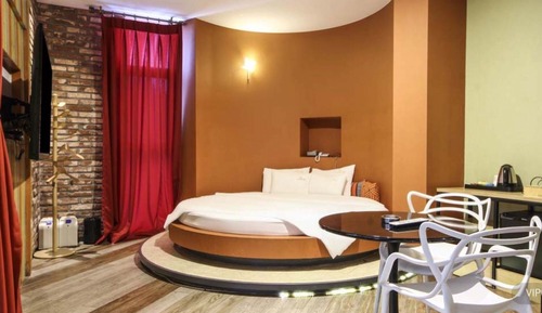 Room (VIP Room 305 (styler equipped + batht)