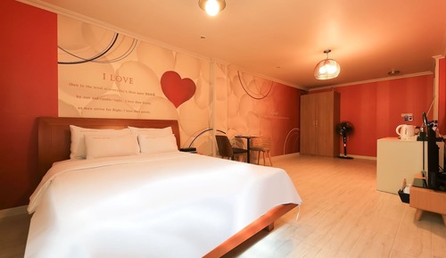 Room (Oversize)