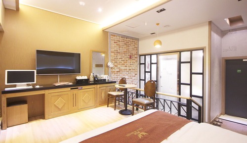 Room (Duplex)
