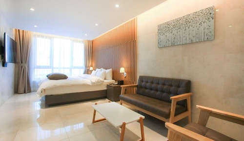 Room (Deluxe B (Disabled))