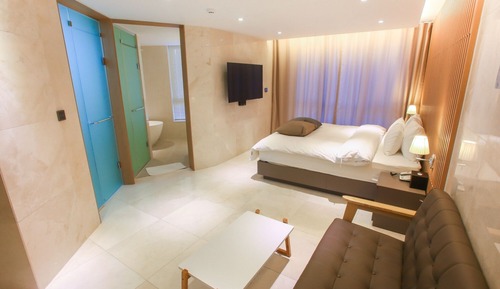 Room (Deluxe B)