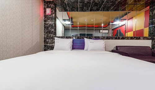 Room (High Performing Couple PC)