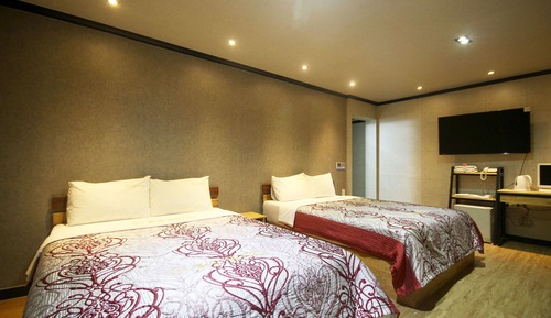 Room (Twin)