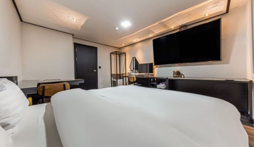 Room (Deluxe Room (No Parking Netflix Avail)