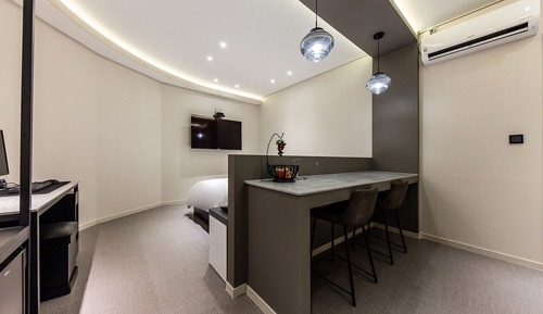 Room (The room I was looking for (5 free OT)