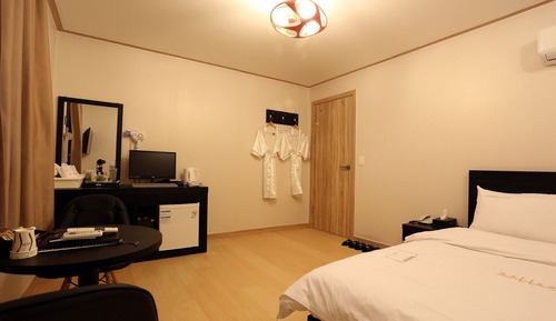 Room (Deluxe D)
