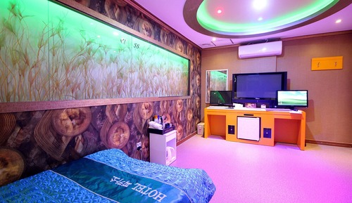 Room (Twin)