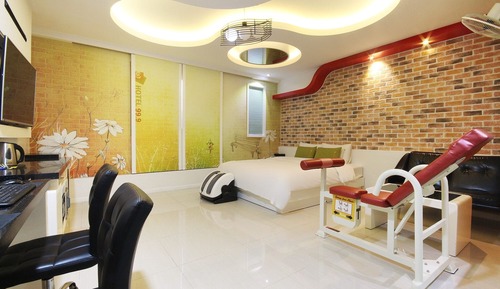 Room (Game Room)