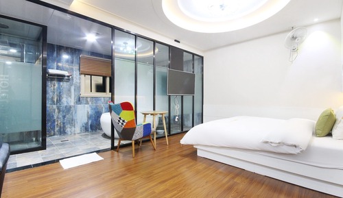 Room (Semi-Special Room)
