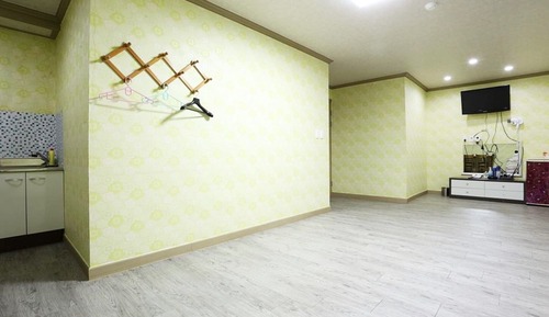 Room (Condo Studio (8 People))