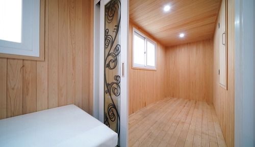Room (VVIP Penthouse (Free Netflix viewing )