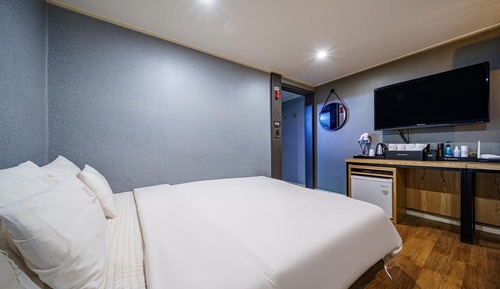 Room (Business room (LG Styler LG Wash Towe)