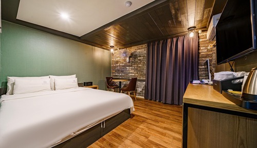 Room (Premier 1 PC Room (high-spec gaming P)