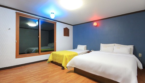 Room (Twin)