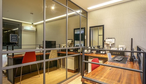 Room (Special Room B - Gaming PC (Netflix a)