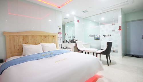 Room (White (styler air purifier whirlpool )