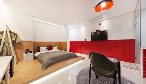 Room (Red Superior (No 1-2))