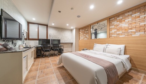Room (Couple game room)