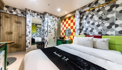 Room (STANDARD - Consecutive nights possibl)
