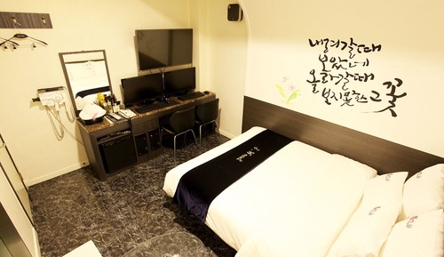 Room (Couple PC-A)
