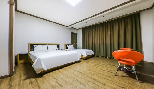 Room (Deluxe Twin)