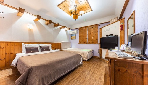 Room (Twin)
