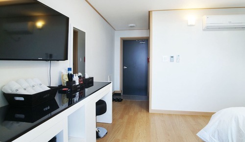 Room (Ondol Room)