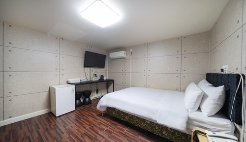 Room (VIP Twin Room (No parking available i)