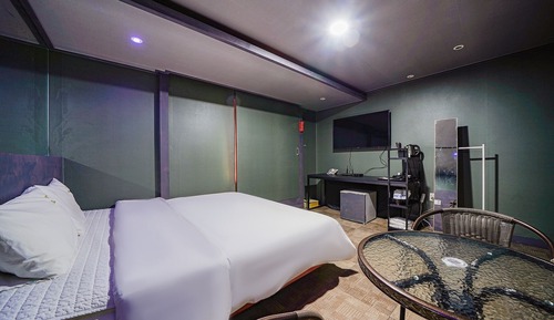 Room (Ondol Room)