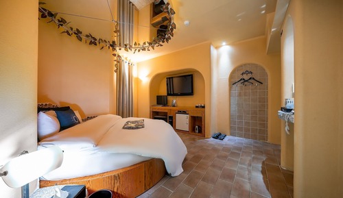 Room (Suite)