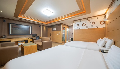 Room (VIP room (Netflix viewing double + do)