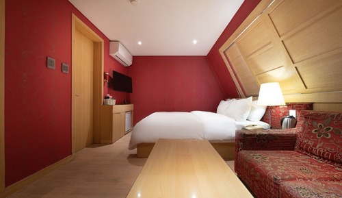 Room (Type D (for walking (no parking)))