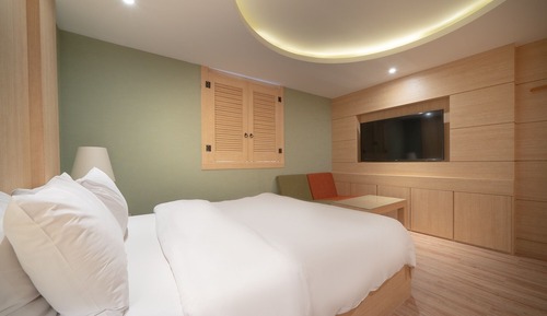 Room (Type C (for walking (no parking)))