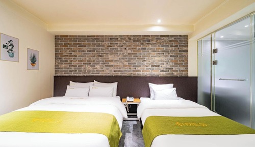 Room (Twin 2-bedroom (no hard pc/large cera)