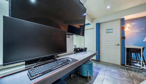 Room (VIP massage chair room (no hard pc/ma)