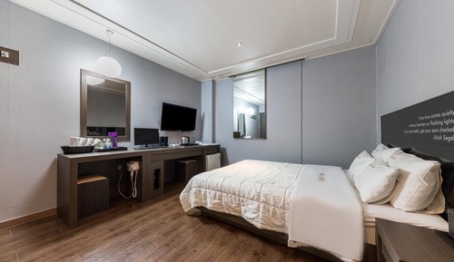 Room (Deluxe)