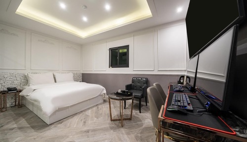 Room (Premium 2PC (High Performing 2PC TV))