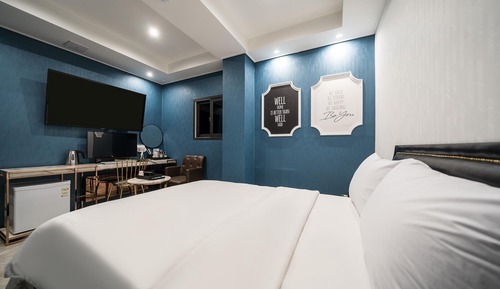 Room (Standard (TV))