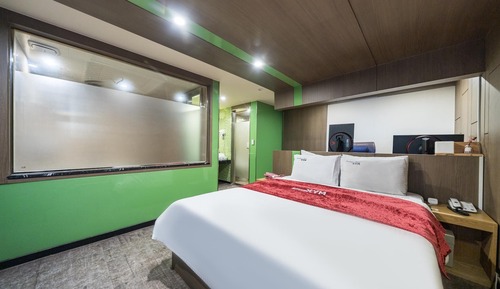 Room (Early Check-in VIP Couple PC (OTT))