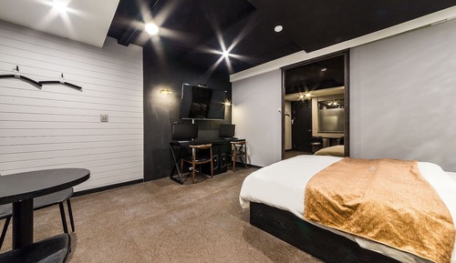 Room (Suite VIP movie room - 70" large TV t)