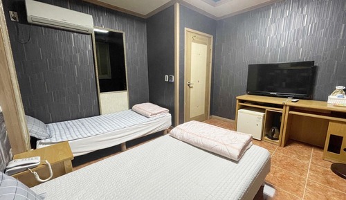 Room (Two Room)