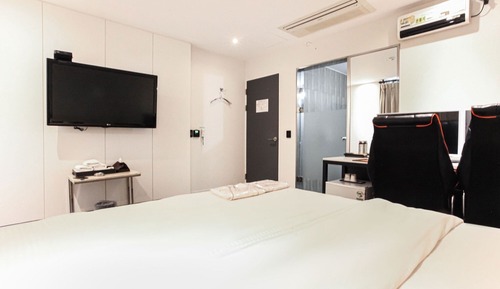 Room (Game Room)
