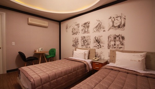 Room (Twin Room)