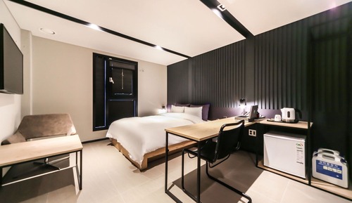 Room (Deluxe (Relax in a spacious and comfo)