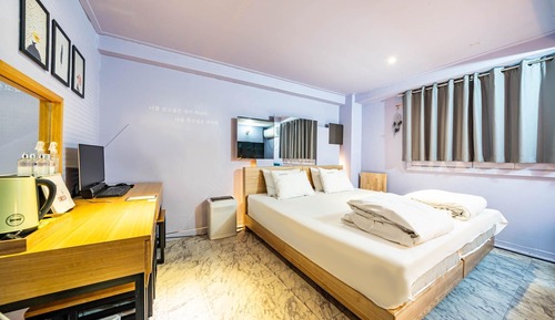 Room (Friends Twin (1 PC two beds bathtub N)