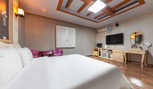 Room (Deluxe)
